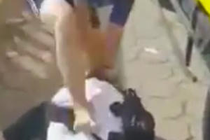 Phẫn nộ clip nữ sinh lớp 8 ở Hà Nội bị bạn đánh và đạp đến chấn thương cột sống