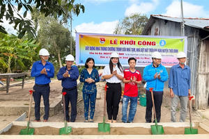 Toàn quốc đã khánh thành 93.370 căn nhà tạm, nhà dột nát Toàn quốc đã khánh thành 93.370 căn nhà tạm, nhà dột nát