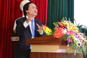 'Tới thời điểm này tôi vẫn chưa quyết định có bỏ điểm sàn hay không?' 'Tới thời điểm này tôi vẫn chưa quyết định có bỏ điểm sàn hay không?'