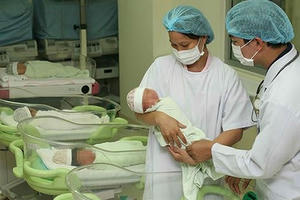 Tỷ số giới tính khi sinh ở Việt Nam đang thế nào?