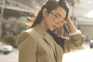 Hoa hậu Huỳnh Vy xinh đẹp với bộ ảnh streetstyle “lạc lối” ở Singapore