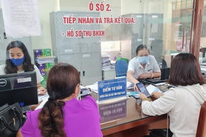 BHXH Việt Nam: Không yêu cầu nộp, xuất trình sổ hộ khẩu, sổ tạm trú khi thực hiện thủ tục hành chính