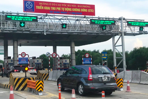 Miễn phí đường bộ cho các phương tiện vận chuyển hàng cứu trợ bão lũ