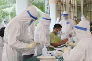 Cách nào ngăn chặn hiệu quả tình trạng nhân viên y tế nghỉ, thôi việc?