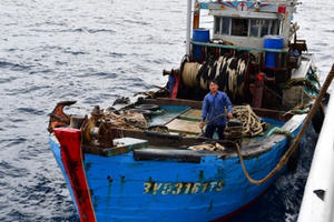 Cấp cứu kịp thời ngư dân rách cuống lưỡi khi đang thu lưới cào