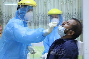 Ngày Thầy thuốc Việt Nam 27/2: 'Lá chắn' nơi tuyến đầu chống dịch