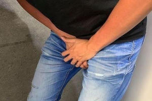 Người đàn ông giấu trong 'vùng kín' cả chục gói ma túy