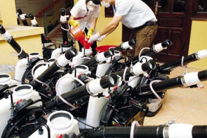 Chuyên gia lý giải tại sao muỗi vẫn sống sau khi phun hóa chất