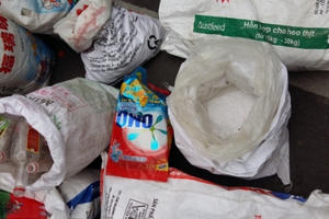 Hà Nội: Bắt vụ làm giả hàng trăm gói mì chính Ajnomoto và Miwon