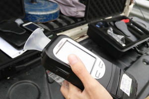 Tạm dừng sử dụng phễu thổi khi đo nồng độ cồn