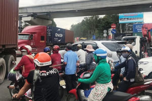 Cửa ngõ TPHCM ùn tắc nghiêm trọng chiều cuối tuần