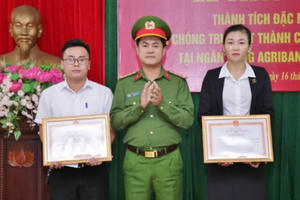 Khen thưởng tổ chức, cá nhân có thành tích tham gia điều tra, khám phá vụ án cướp tài sản ngân hàng ở Cửa Lò