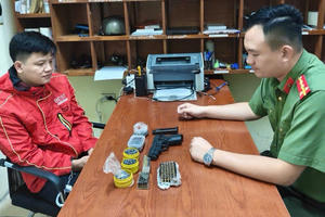 Bắt giữ đối tượng rao bán vũ khí quân dụng trên mạng