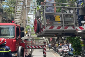 Hà Nội: Giải cứu nhiều khách tây mắc kẹt trong đám cháy khách sạn Shining Central