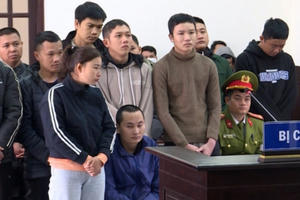 Phạt 66 năm 3 tháng tù đối với 11 bị cáo buôn bán, vận chuyển, tàng trữ pháo nổ trái phép