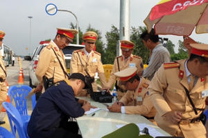 Lái xe dương tính với ma túy vì... hút thuốc lá điện tử