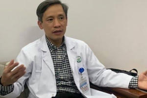 “Bàn tay vàng” trong mổ nội soi khớp gối