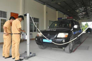 Sáng nay (11/3), lực lượng CSGT chính thức tham gia "giải cứu" các trung tâm đăng kiểm quá tải