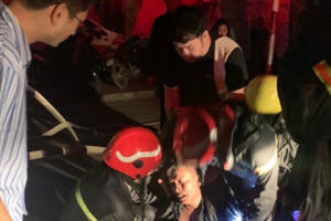 Cảnh sát PCCC TP Hải Phòng cứu 5 người thoát nạn trong đám cháy nửa đêm