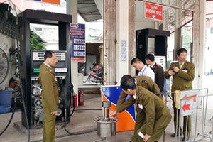 "Lật mặt" chiêu trò dùng chíp điện tử ăn bớt xăng của khách hàng