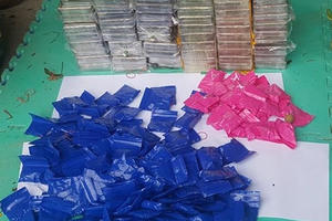 Lạng Sơn: Bắt đối tượng giấu 59 bánh heroin và 36 nghìn viên ma túy tổng hợp trong thùng nhãn
