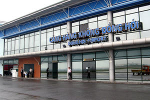 Hơn 50 vụ sét đánh khiến nhiều chuyến bay bị chậm