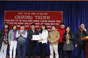 Từ Bi Tâm trao tiền xây Trường Khao Mang tại Yên Bái