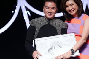 Đàm Vĩnh Hưng bất ngờ "kiếm" được 2.000 USD nhờ... mặc quá đẹp