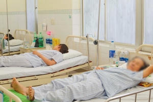 Đà Nẵng: Cấp cứu 14 bệnh nhân quốc tịch Lào nghi bị ngộ độc Đà Nẵng: Cấp cứu 14 bệnh nhân quốc tịch Lào nghi bị ngộ độc