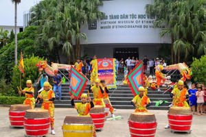 Chơi gì ở Hà Nội vào mồng 2 Tết Đinh Dậu?