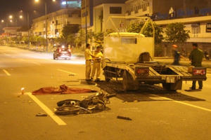 Gặp Cảnh sát cơ động, đôi nam nữ hoảng sợ chạy xe máy ngược chiều rồi tử vong