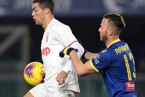 Ronaldo lập kỷ lục trong trận Juventus thua ngược