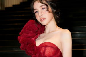 Chán sexy, Elly Trần lại hoá công chúa ngọt ngào