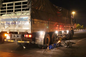 TP HCM: Người đàn ông chết thảm dưới bánh xe tải vì… cục bê tông