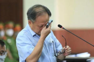 Nói lời sau cùng, ông Tất Thành Cang bật khóc xin lỗi gia đình