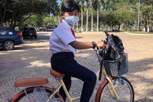 Báo Pháp luật Việt Nam trao tặng 100 chiếc xe đạp cho trẻ em Bà Rịa - Vũng Tàu
