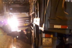 Quốc lộ 6 ùn tắc hàng giờ do tai nạn giao thông