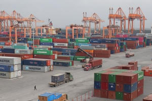 Phế liệu tiếp tục 'đổ' về Việt Nam