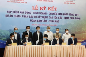 Ký hợp đồng xây dựng cao tốc Bắc - Nam phía Đông đoạn Cam Lâm – Vĩnh Hảo
