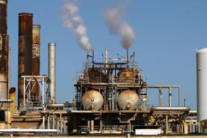 OPEC đề xuất cắt giảm sản lượng dầu thêm 1 triệu thùng mỗi ngày