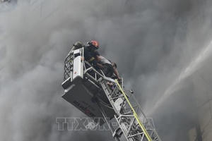 Hỏa hoạn tại Bangladesh: ít nhất 19 người thiệt mạng, nhiều người vẫn mắc kẹt và kêu cứu