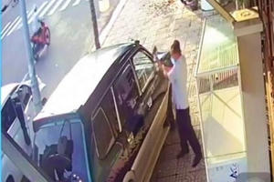 Kiên Giang: Khởi tố vụ án, khởi tố bị can vụ đập phá xe ô tô của người dân