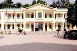 Hà Tĩnh: Ký xác nhận cho người từ vùng có dịch về địa phương, Phó Chủ tịch xã bị đình chỉ công tác