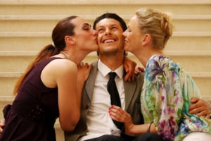 Làm gì khi có tình cảm với hai người cùng một lúc?