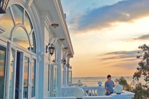 Nathan Lee tình cảm mừng sinh nhật mẹ tiến sĩ, hé lộ căn villa chục triệu đô trên biển Vũng Tàu