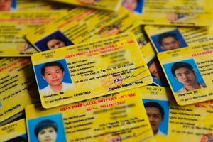 Giấy phép lái xe ôtô quá hạn 1 ngày, phải thi lại lý thuyết