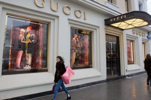 Tập đoàn sở hữu thương hiệu Gucci nợ 1,6 tỷ USD tiền thuế