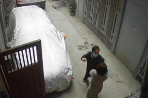 Xem xét đình chỉ công tác đối với Phó vụ trưởng của Bộ TN&MT vì ẩu đả liên quan chỗ đỗ xe Xem xét đình chỉ công tác đối với Phó vụ trưởng của Bộ TN&MT vì ẩu đả liên quan chỗ đỗ xe