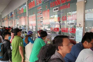 TP HCM: Hàng nghìn xe chở hành khách về quê đón Tết