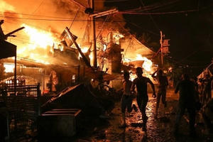 380 người bị thương, 1000 ngôi nhà bị thiêu rụi do đốt pháo tại Philippines